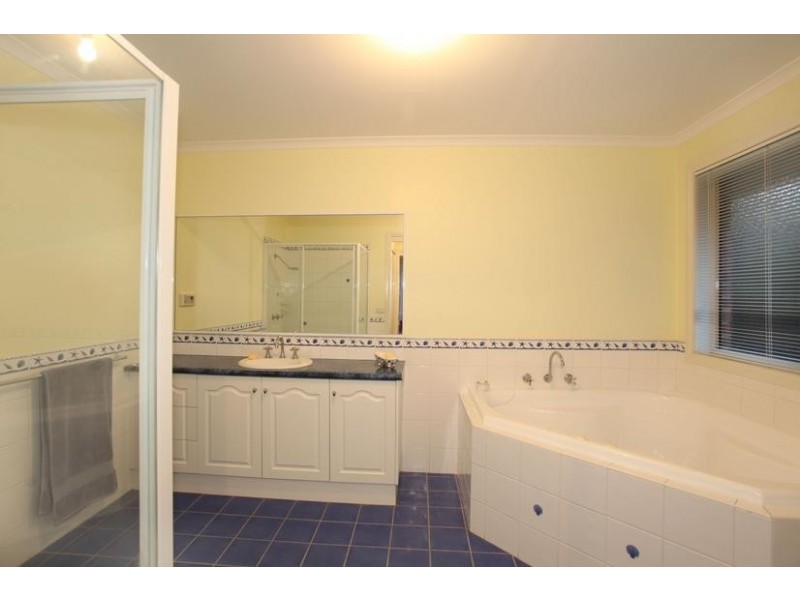 5 Windsor Drive, Beaconsfield VIC 3807