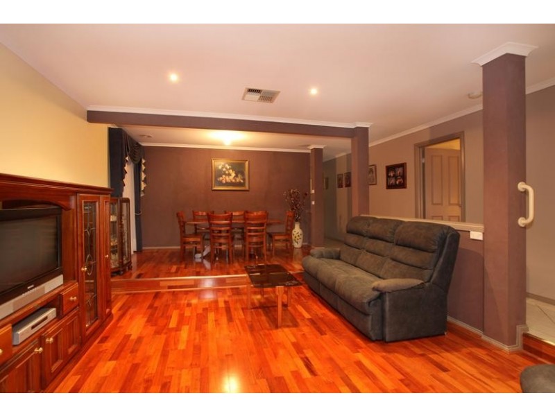 5 Windsor Drive, Beaconsfield VIC 3807