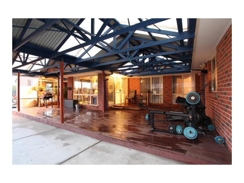 5 Windsor Drive, Beaconsfield VIC 3807