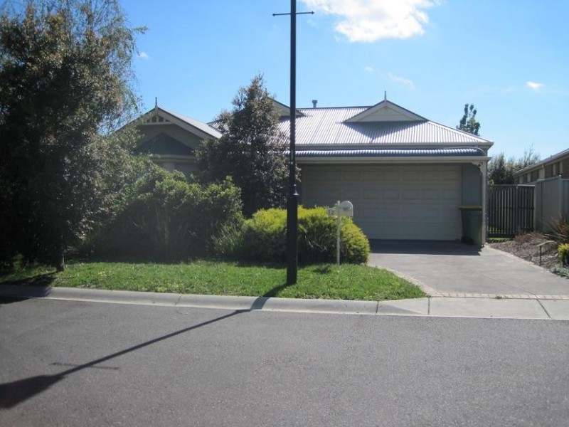 12 Cathedral Place, Pakenham VIC 3810