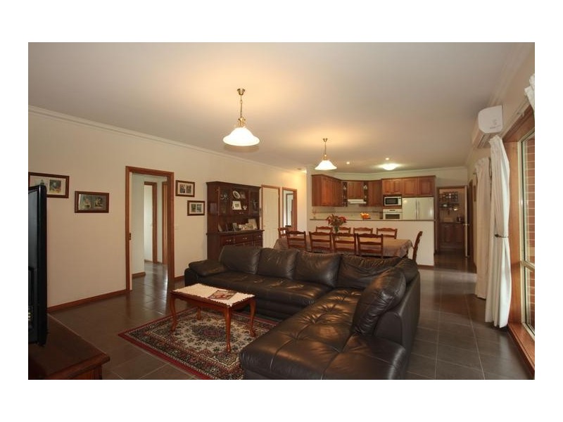 44 Seymour Road, Nar Nar Goon North VIC 3812