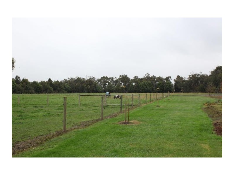 44 Seymour Road, Nar Nar Goon North VIC 3812