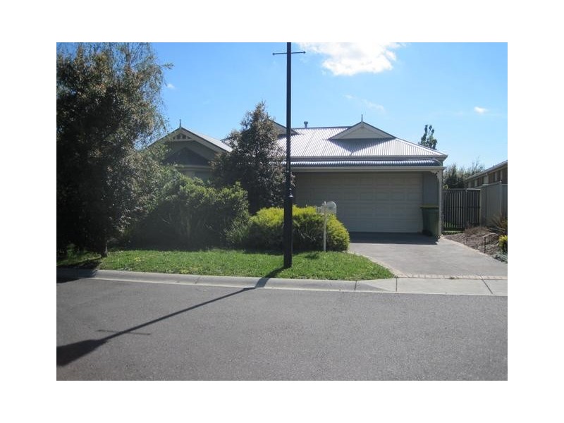 12 Cathedral Place, Pakenham VIC 3810