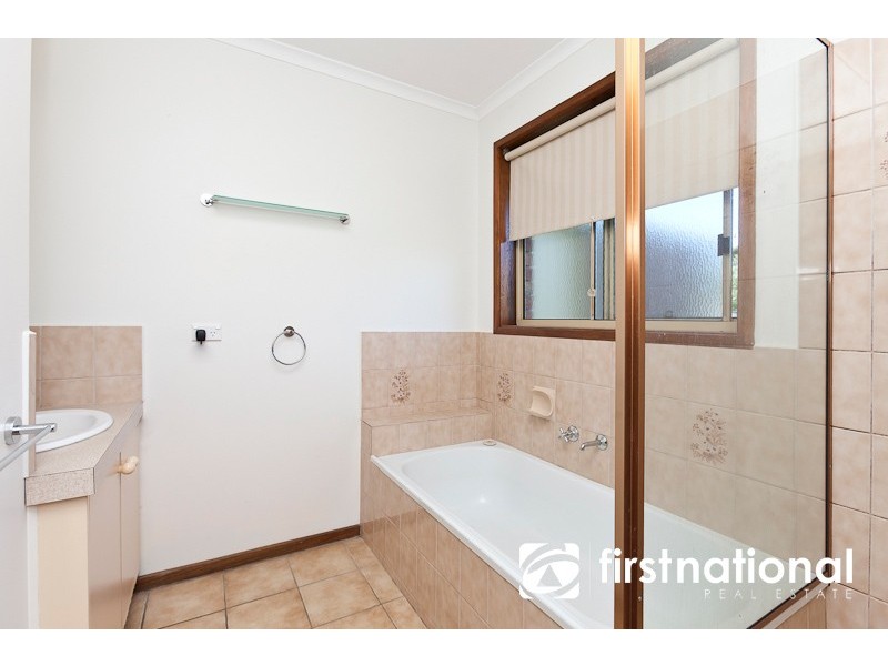 1/2-4 Racecourse Road, Nar Nar Goon VIC 3812