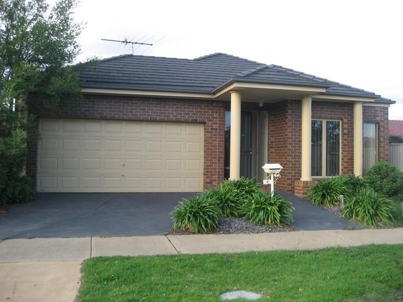 4 Spring Circuit, Pakenham VIC 3810