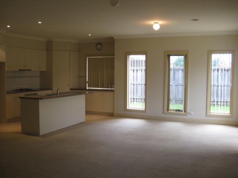 4 Spring Circuit, Pakenham VIC 3810