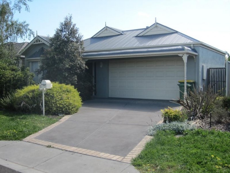 12 Cathedral Place, Pakenham VIC 3810