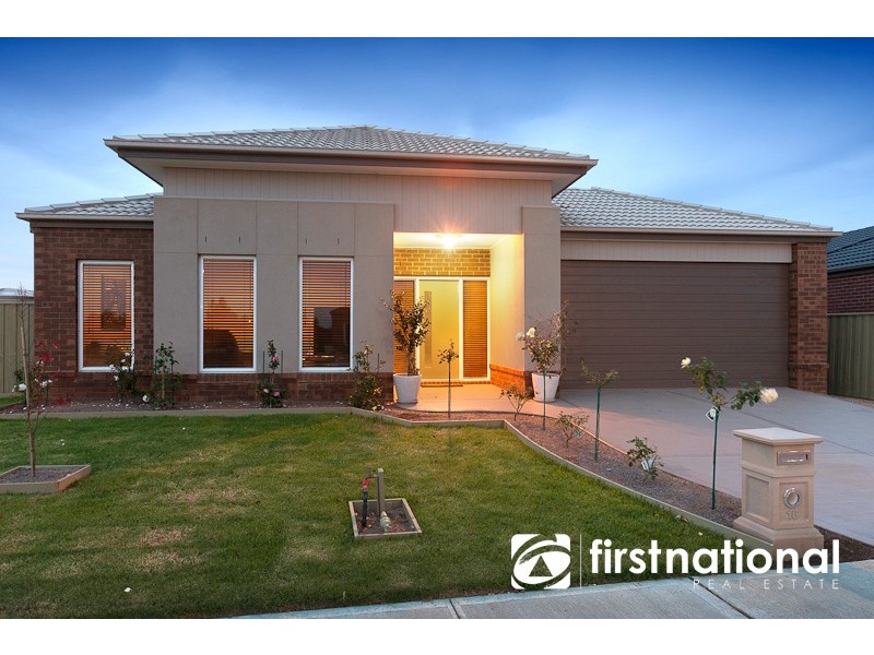 16 Winneke Way, Pakenham VIC 3810