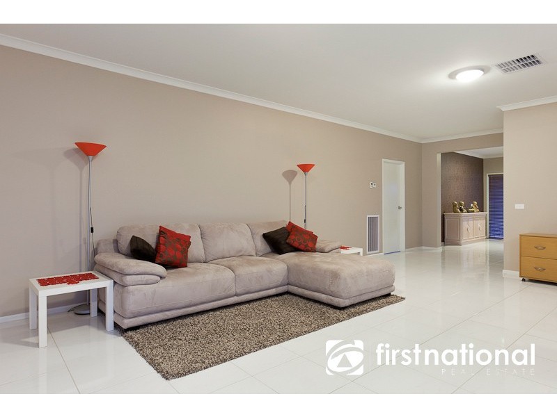 16 Winneke Way, Pakenham VIC 3810