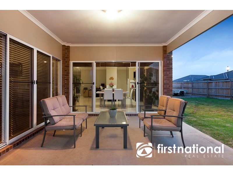 16 Winneke Way, Pakenham VIC 3810