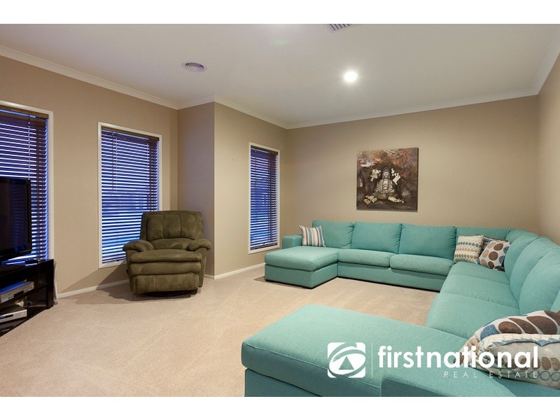 16 Winneke Way, Pakenham VIC 3810