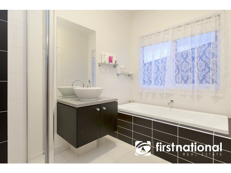 16 Winneke Way, Pakenham VIC 3810