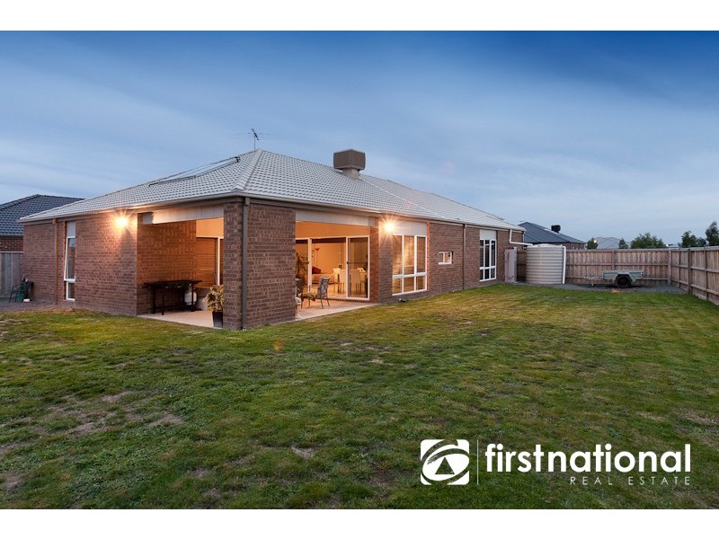 16 Winneke Way, Pakenham VIC 3810