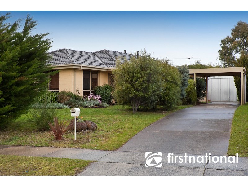 27 Cameron Way, Pakenham VIC 3810
