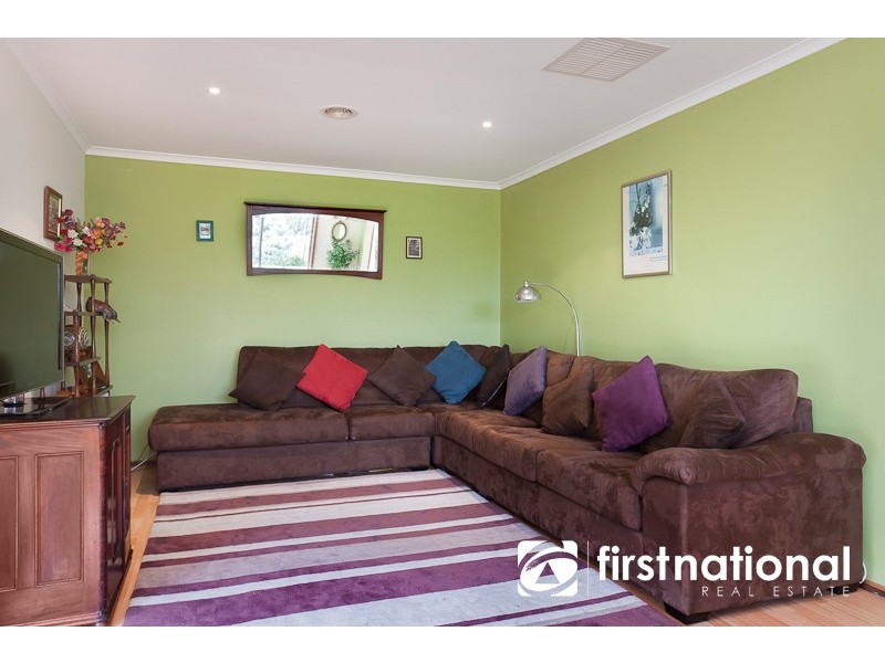 27 Cameron Way, Pakenham VIC 3810