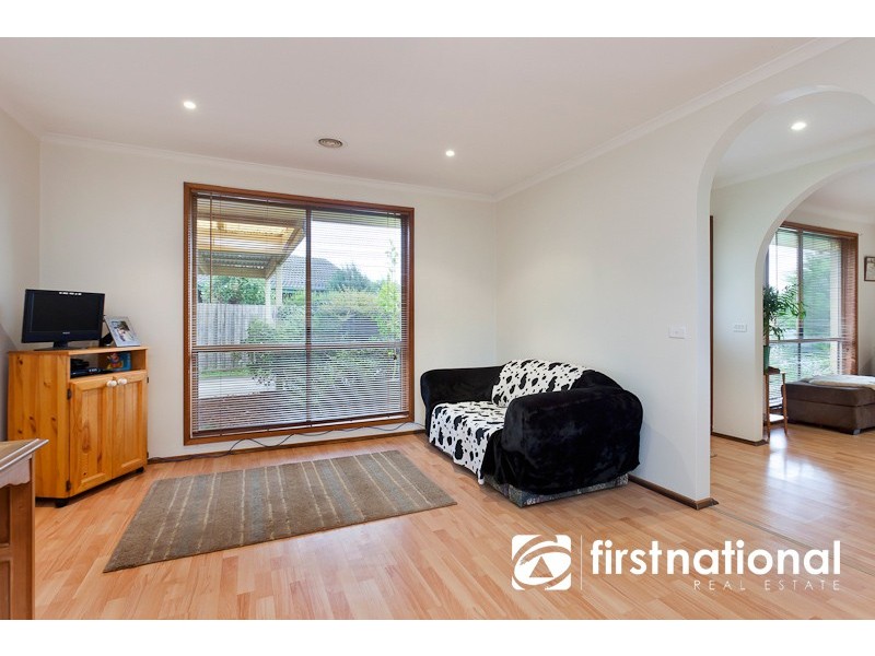 27 Cameron Way, Pakenham VIC 3810