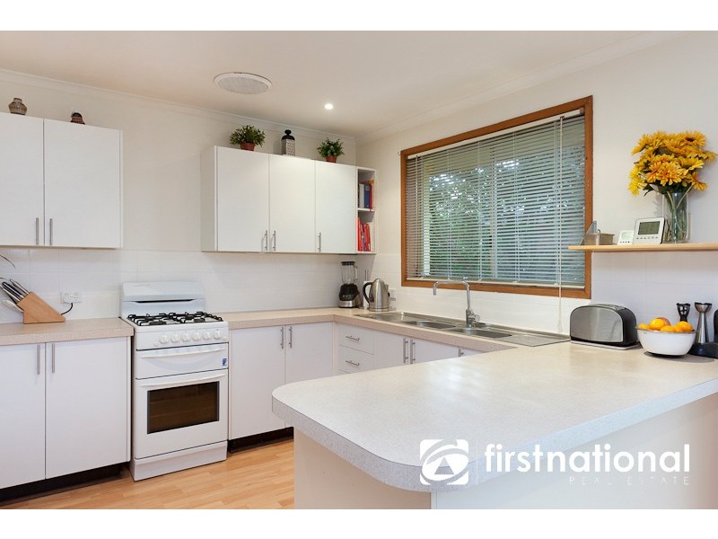 27 Cameron Way, Pakenham VIC 3810