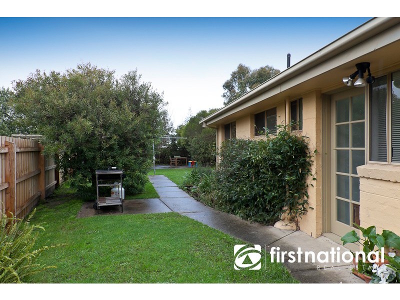 27 Cameron Way, Pakenham VIC 3810