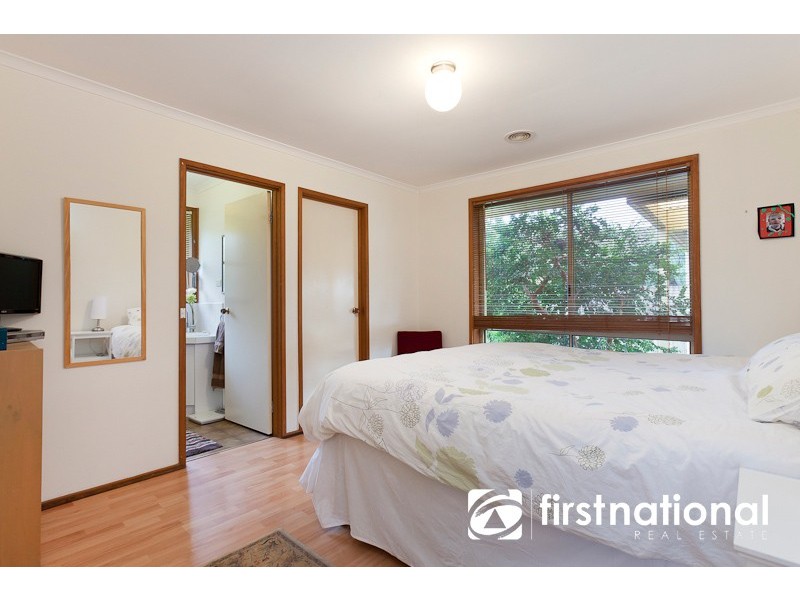 27 Cameron Way, Pakenham VIC 3810