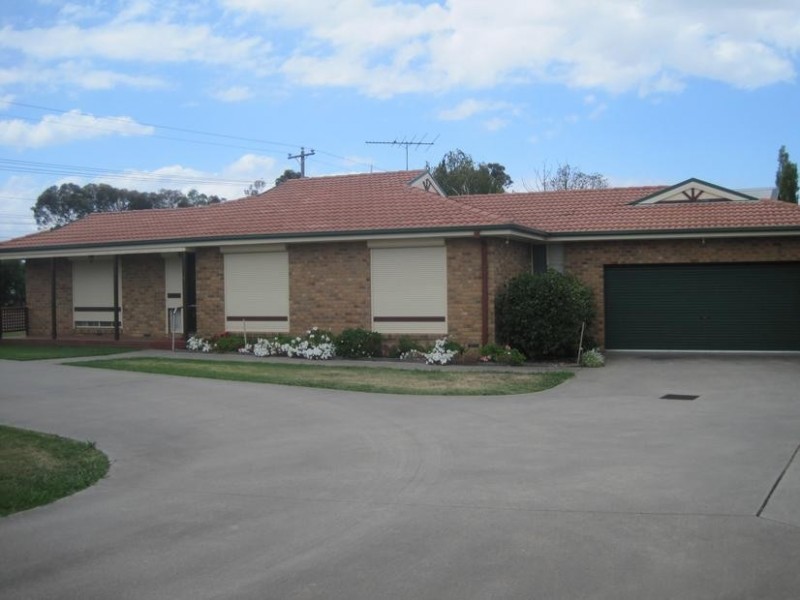 1/12 Henty Street, Pakenham VIC 3810