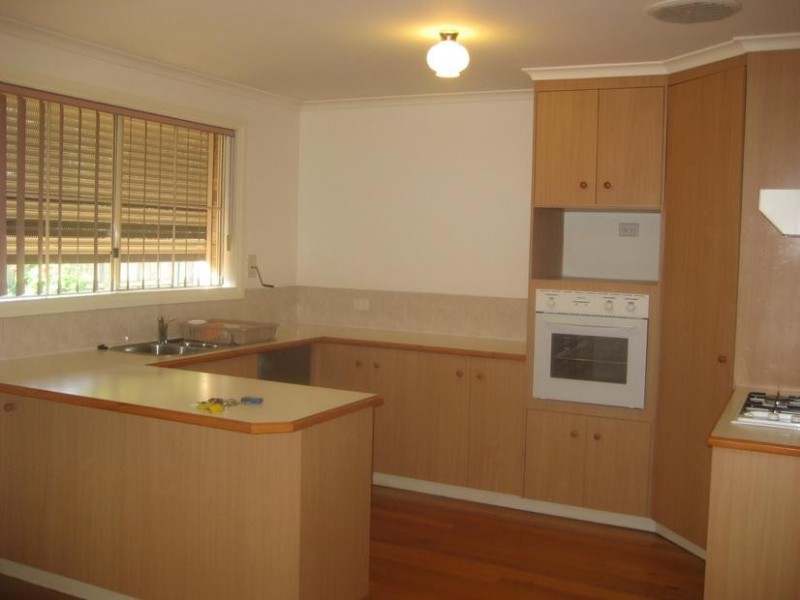 1/12 Henty Street, Pakenham VIC 3810