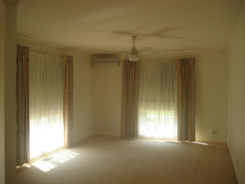 1/12 Henty Street, Pakenham VIC 3810