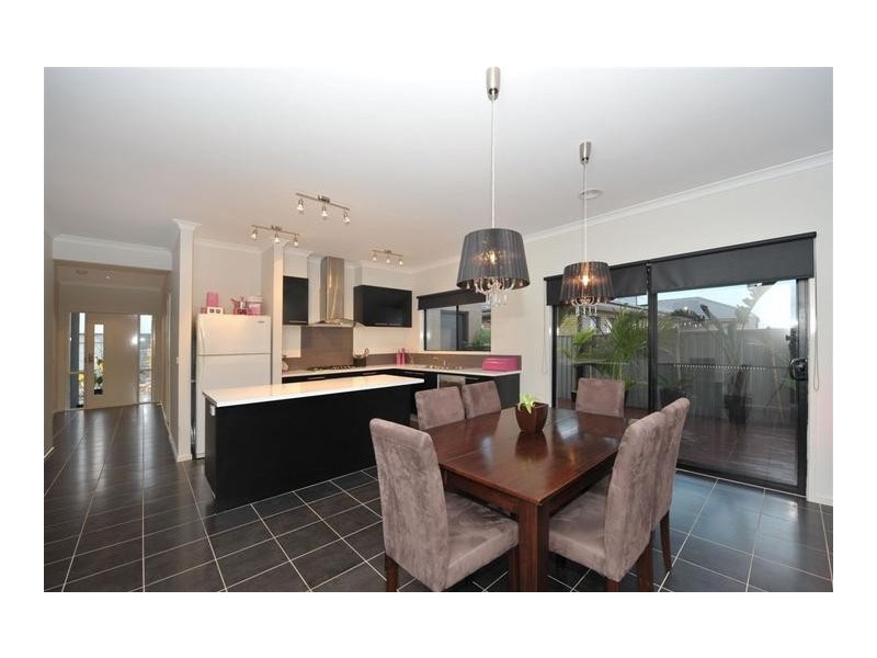 10 Albatross Drive, Pakenham VIC 3810