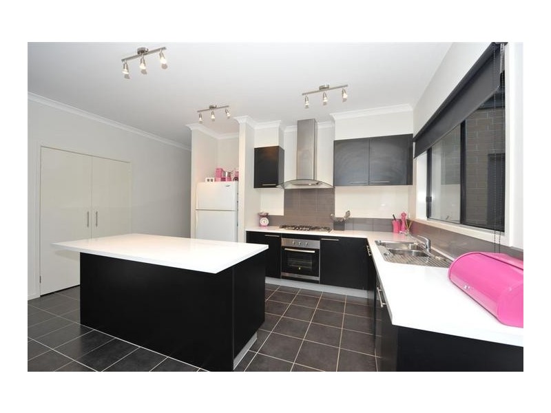 10 Albatross Drive, Pakenham VIC 3810