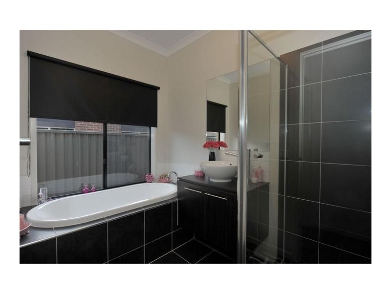 10 Albatross Drive, Pakenham VIC 3810