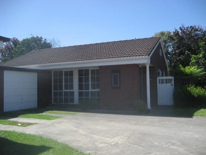 2/24 Henry Street, Pakenham VIC 3810