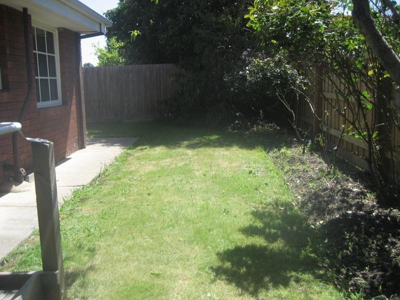 2/24 Henry Street, Pakenham VIC 3810