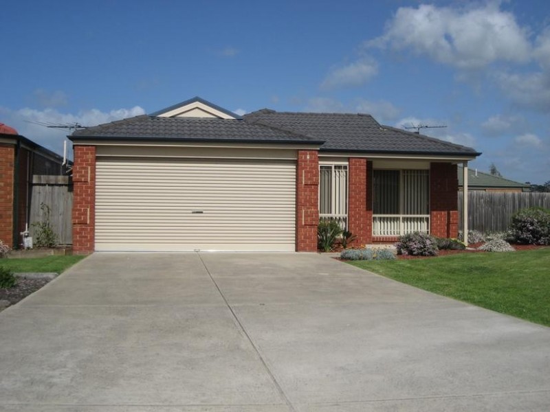 7 Lauren Square, Pakenham VIC 3810