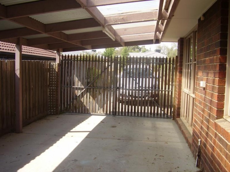 69 Smethurst Avenue, Pakenham VIC 3810