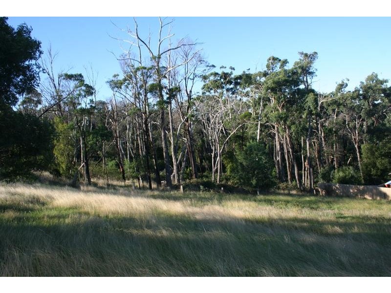 Johnsons Place, Pakenham VIC 3810
