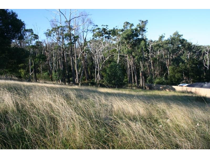 Johnsons Place, Pakenham VIC 3810