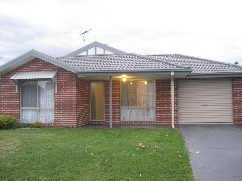 1/8 Broadhurst Road, Pakenham VIC 3810