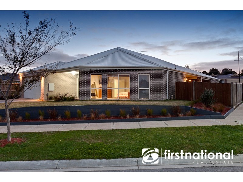38 Tipperary Cct, Pakenham VIC 3810