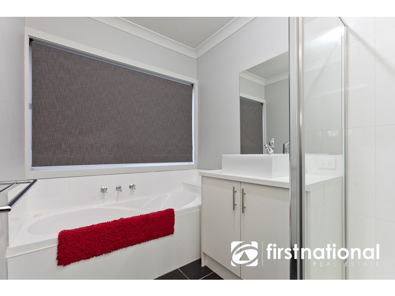 38 Tipperary Cct, Pakenham VIC 3810