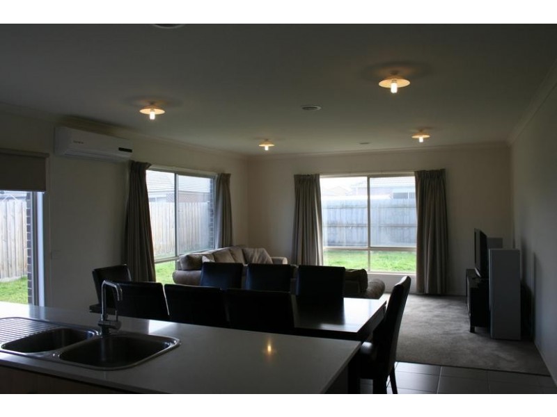 6 Sweetpea Drive, Pakenham VIC 3810