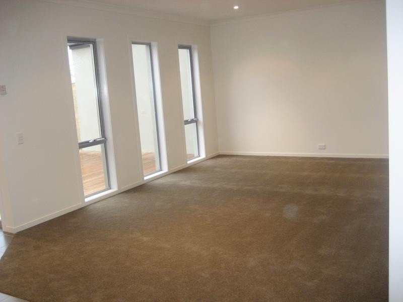 4 Lords Lane, Officer VIC 3809