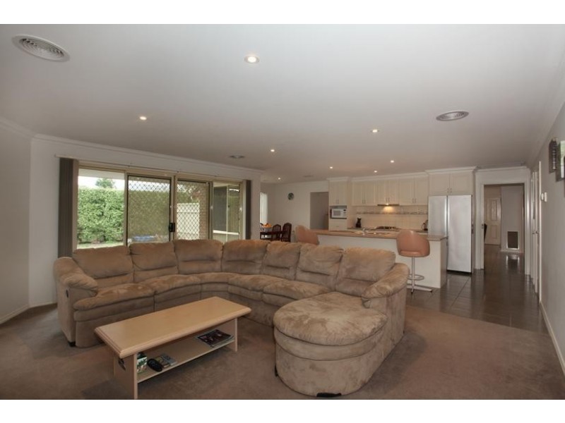 29 Main Street, Nar Nar Goon VIC 3812