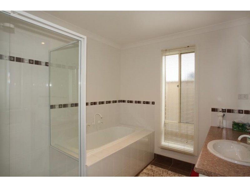 29 Main Street, Nar Nar Goon VIC 3812