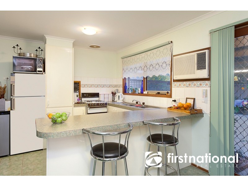 4 Simon Drive, Pakenham VIC 3810