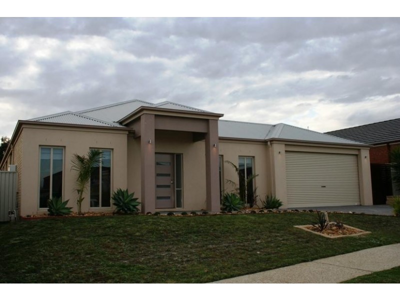 3 Charlotte Pass, Pakenham VIC 3810