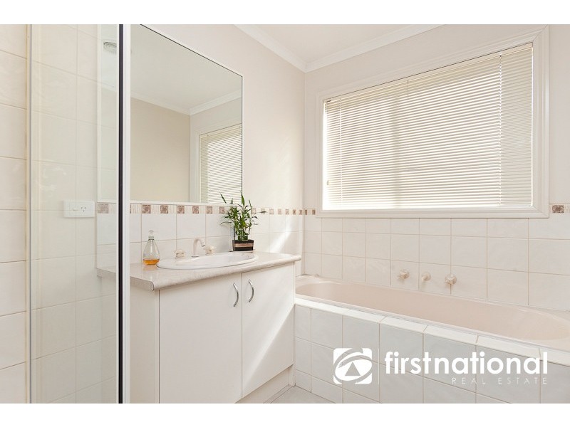 2/21 Pakenham Road, Pakenham VIC 3810