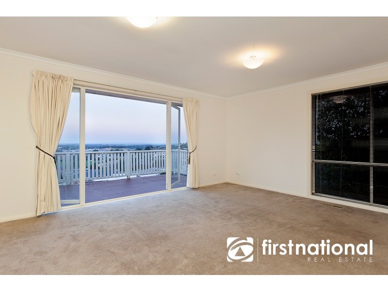 19 Fleming Terrace, Pakenham VIC 3810