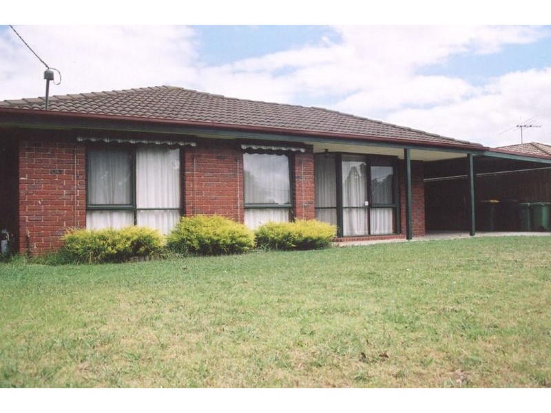 52 Simon Drive, Pakenham VIC 3810