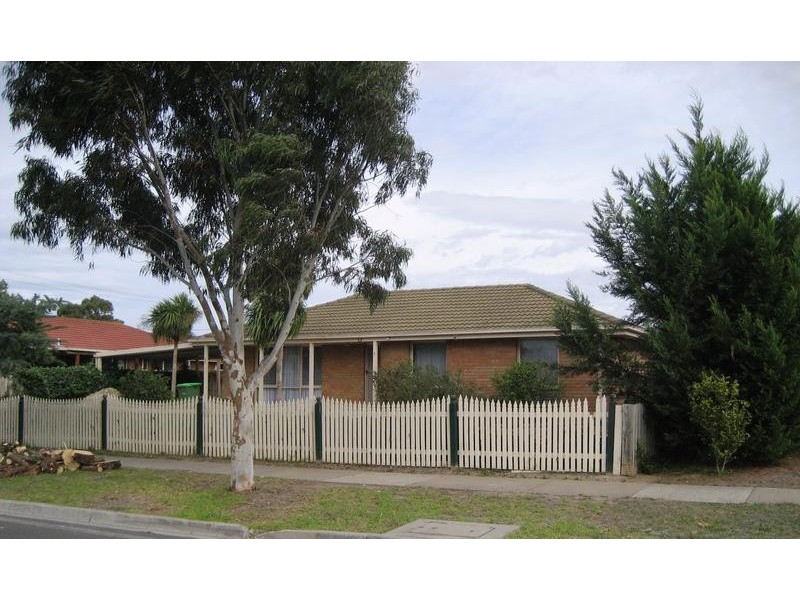 1 Dunbarton Drive, Pakenham VIC 3810