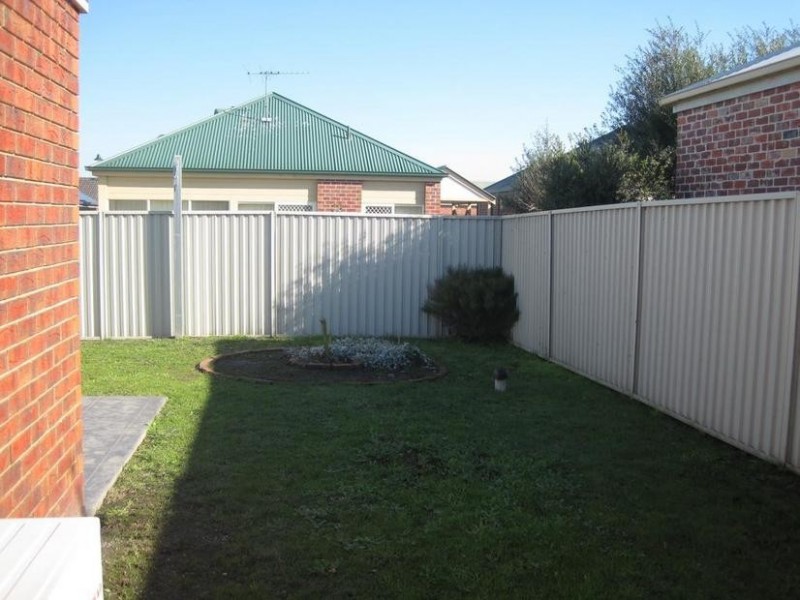 13 Spring Cct, Pakenham VIC 3810