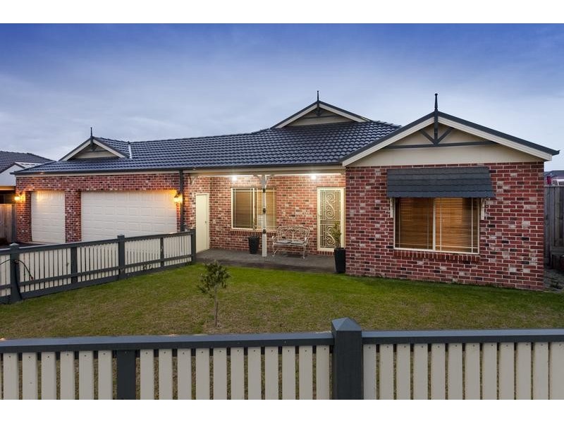 2 Karawun Walk, Pakenham VIC 3810